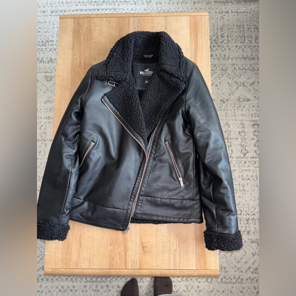 Black Hollister Faux Leather Jacket Aviator style with Shearling detail on cuffs